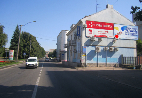 Щит 6x3,  Мицкевича ул., 10, на фасаде, правый