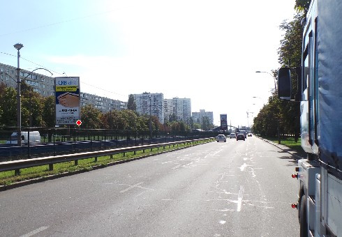 Щит 3x6,  Курбаса пр., 9  (на разделителе)