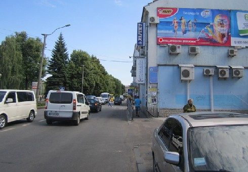 Щит 6x3,  Мицкевича ул., 10, на фасаде, левый