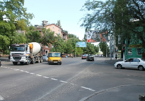 Призма 6x3,  Мясоедовская ул., 4 - Средняя ул., 1