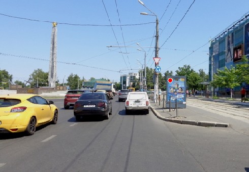 Сітілайт 1.2x1.8,  10-го Апреля пл. - Академическая ул., 28 ТРК "Сады победы"